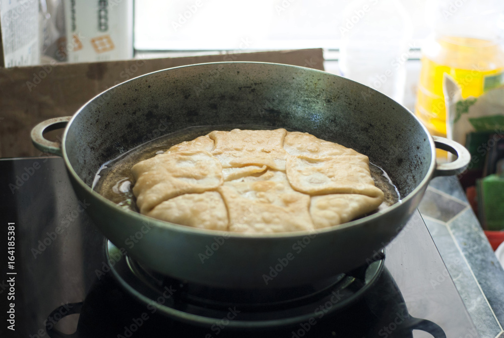 Process of preparation of pies with cheese in a pan
