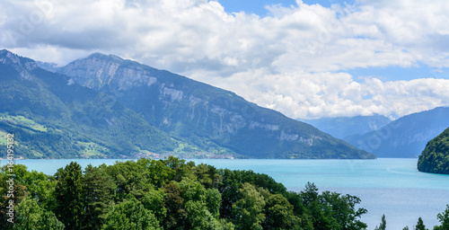 Panorama - idyllische Landschaft am See mit Berge - Grußkarte aus der Schweiz