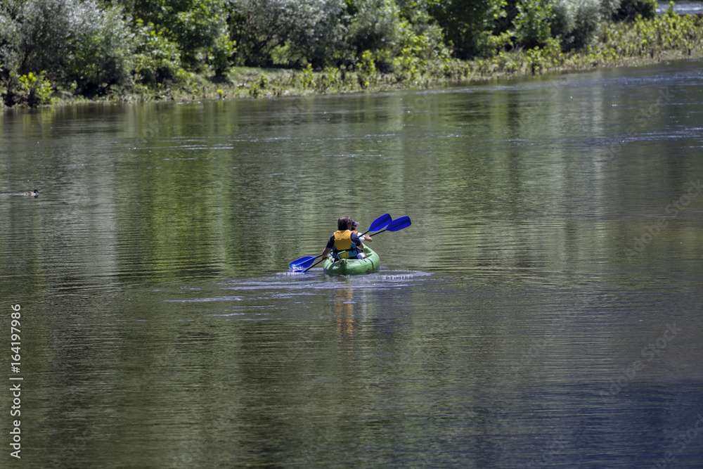 Remando por el río Remando por el río