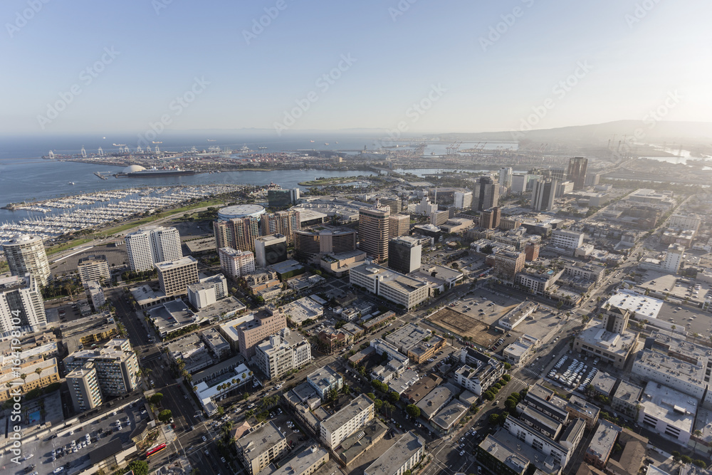 Obraz premium Aerial view of downtown streets, buildings and coastline in Long Beach, California.