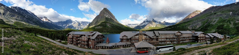 Fototapeta premium Many Glacier Hotel by Swiftcurrent Lake