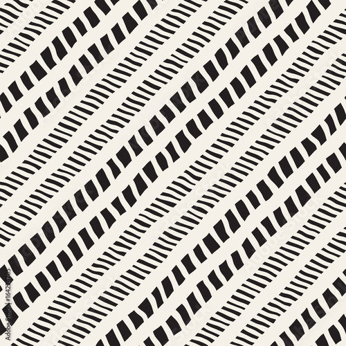 Hand drawn style seamless pattern. Abstract geometric tiling background in black and white. Vector doodle line lattice