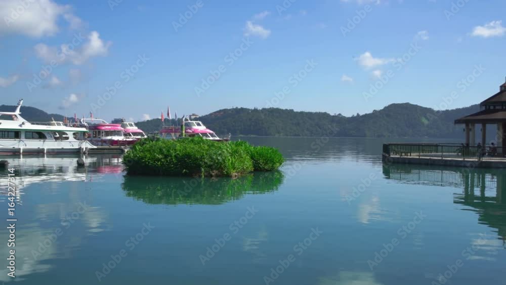 Panning left to Ita Thao Pier, Sun Moon Lake, Taiwan
Panning left to Ita Thao Pier, Sun Moon Lake, Taiwan