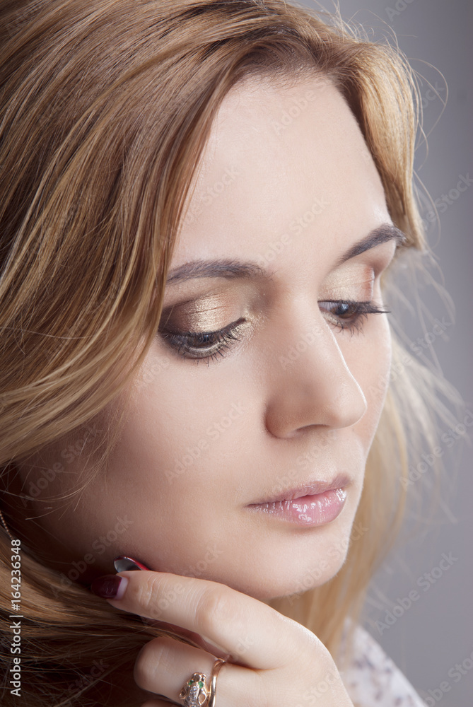 Naklejka premium Girl with clean skin isolated on grey background closeup. Daytime makeup.