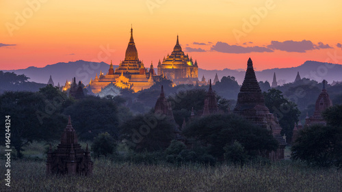 Canvas Print Pagoda in twilight at Bagan, Myanmar