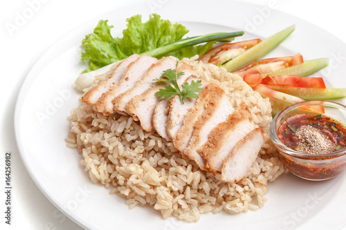 Brown rice with roasted pork served with thai style chili sauce and vegetables