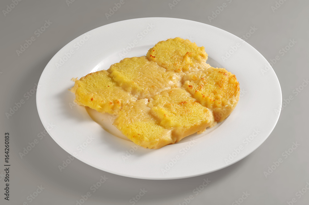 Round dish with a portion of semolina dumplings Round dish with a portion of semolina dumplings