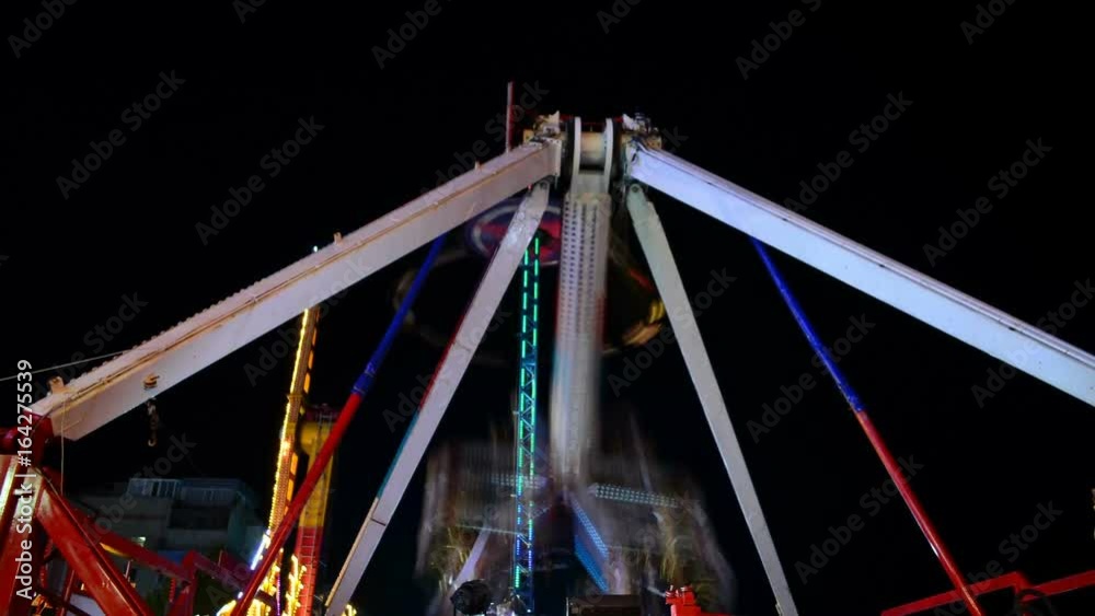 Attraction pendulum. Time lapse. Night attraction. Attraction pendulum. Time lapse. Night attraction.
