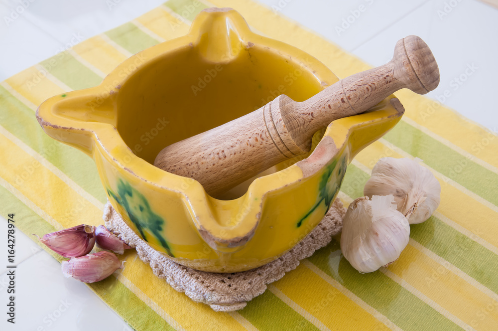 Mortero amarillo de cerámica - Ferreteria Armengol