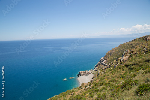 Sentiero Naturalistico Calavà, fine primavera, vista verso Messina 