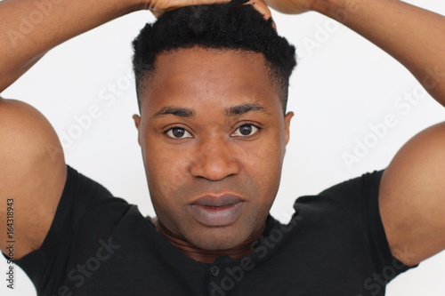 Gesicht eines jungen, schwarzen, afrikanischen Mannes