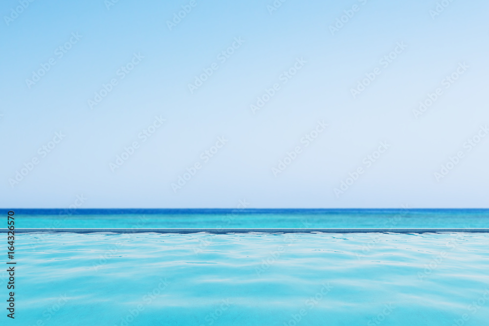 Obraz premium Basen w pobliżu oceanu