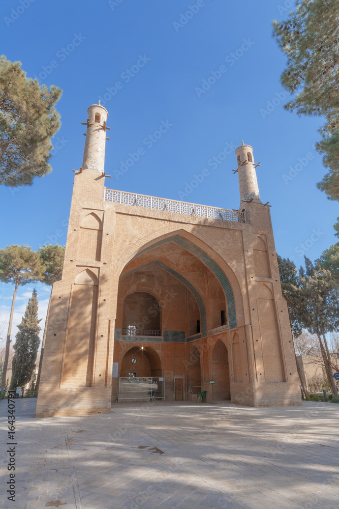 Manar Jomban alias Shaking Minarets or The Swinging Minarets, 6 km west of the city Esfahan. It is a mausoleum, a tomb entitled to Amu Abdullah Ibn Muhammad Ibn Mahmoud.