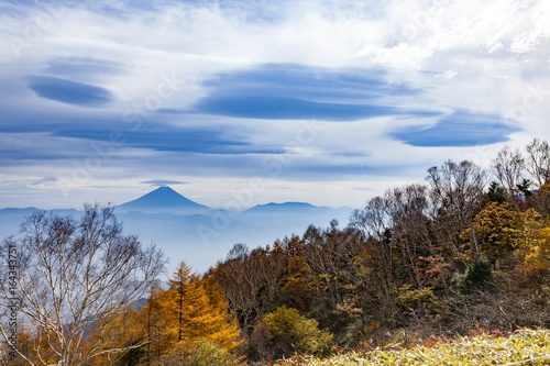 富士山と笠雲、山梨県甘利山にて