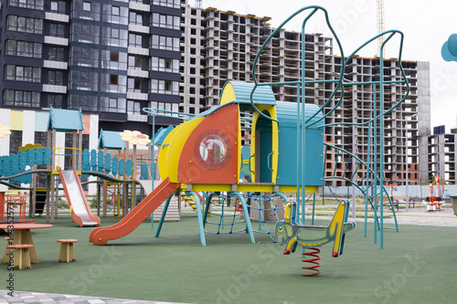 Canvas-taulu A huge new playground in front of the new apartment