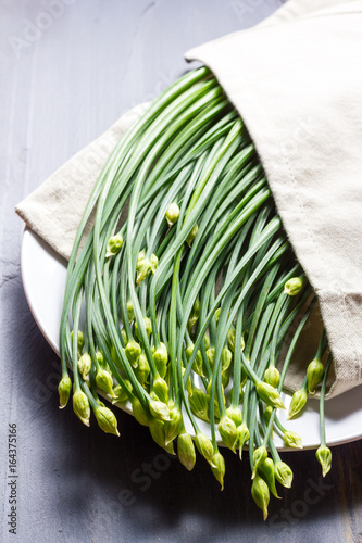 Fresh green Allium tuberosum.