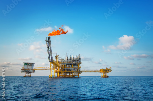 Oil and Gas processing platform that produce natural gas and condensate