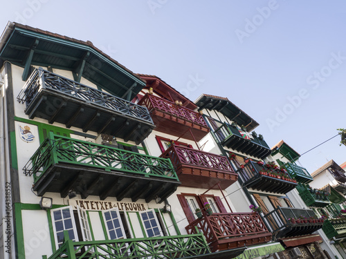 Paisaje urbano de Hondarribia en Guipuzcoa, con casas de colores típicas en España, en la primavera de 2017 photo