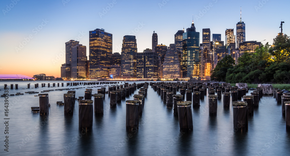 Fototapeta premium Illuminated Manhattan view