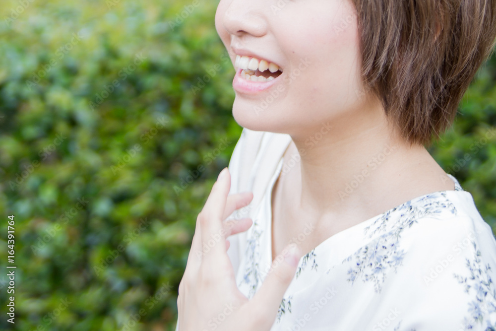 笑顔が素敵な日本女性