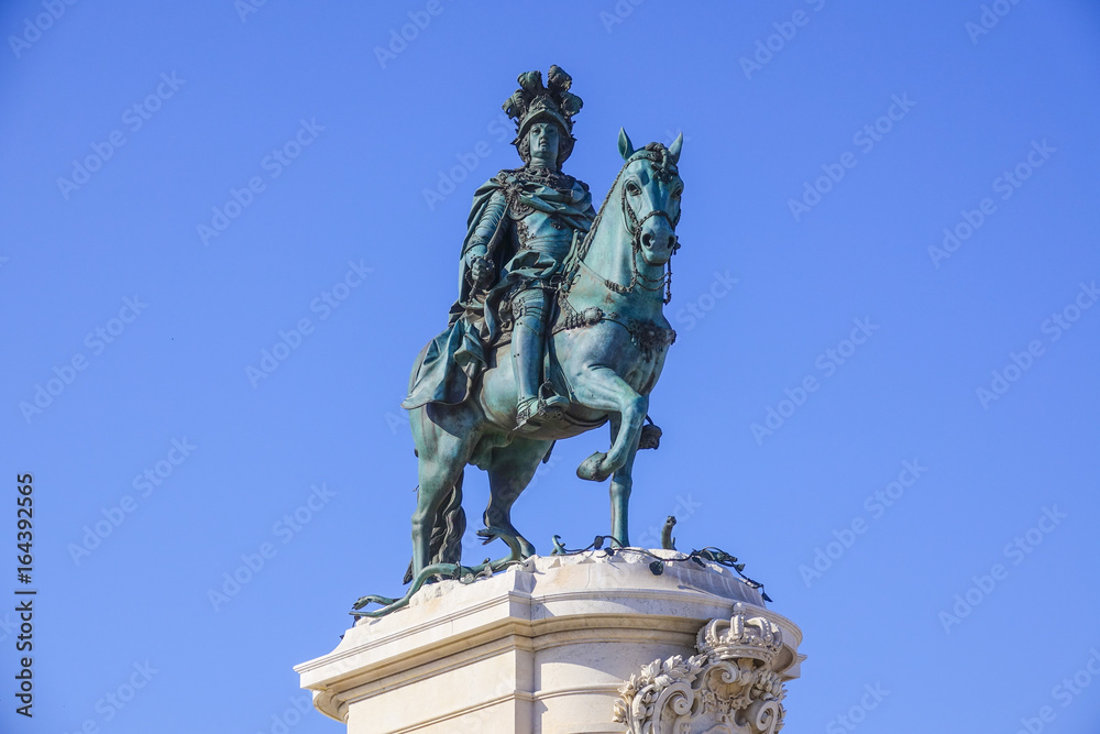 Fototapeta premium Comercio Square monument in Lisbon - LISBON, PORTUGAL 2017