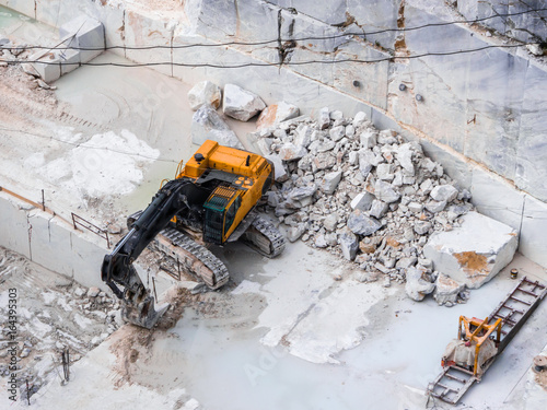 Mechanical blade during excavation work in a marble quarry