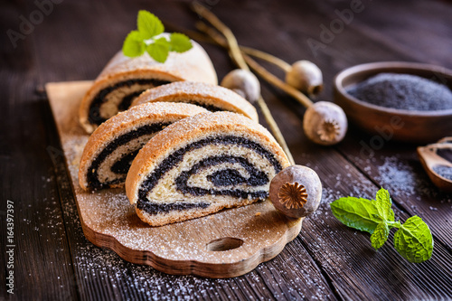 Cuadro en lienzo Poppy seed strudel sprinkled with powdered sugar