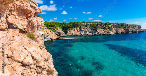 Insel Mallorca Spanien Meer Landschaft Klippen Felsen Küste Cala des Moro Santanyi