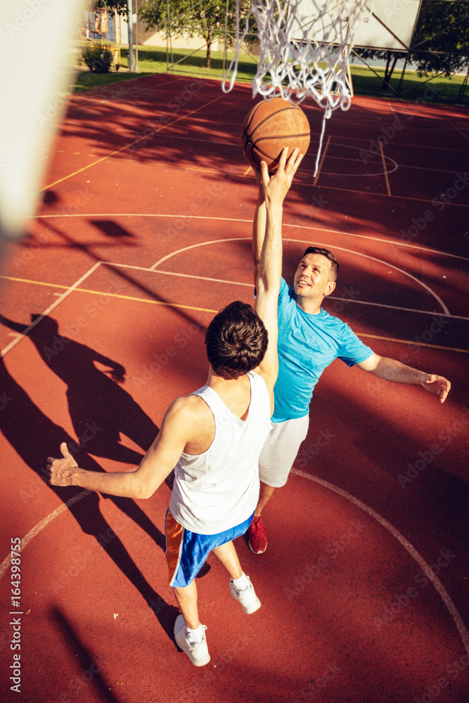 Naklejka premium Basketball One On One