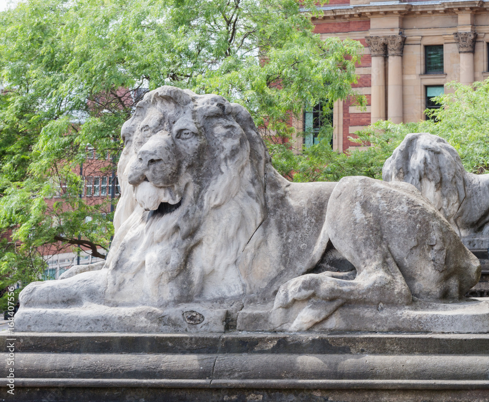 Lion side, Leeds Town Hall