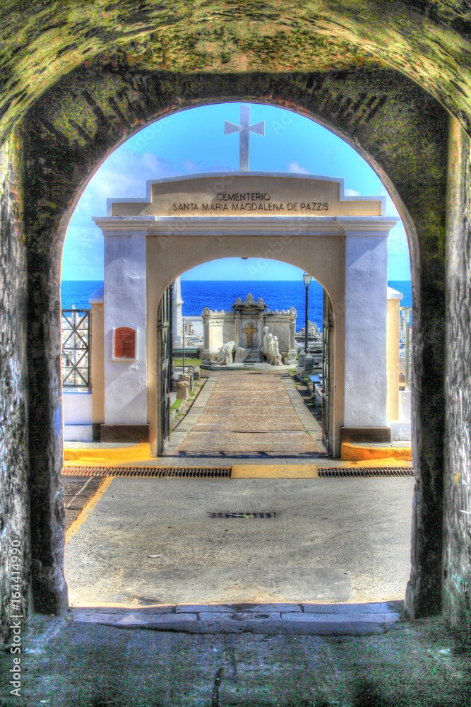 Fototapeta premium Cementerio Maria Magdalena de Pazzi, San Juan Antiguo, Puerto Rico
