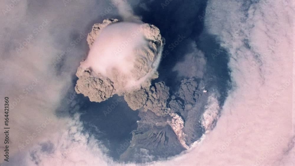 Incredible footage of an volcanic euruption