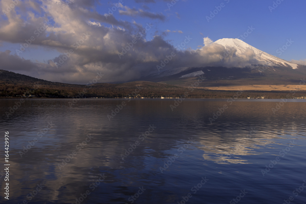 Fototapeta premium 山中湖より富士山