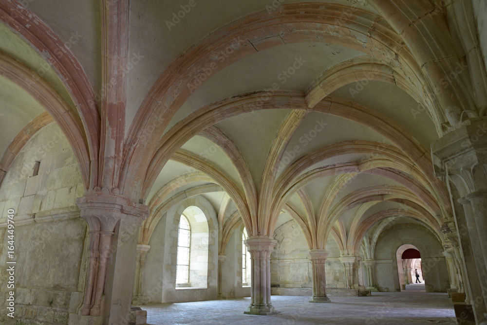 Voûtes en croisées d'ogives de la salle capitulaire de l'abbaye de Fontenay, France