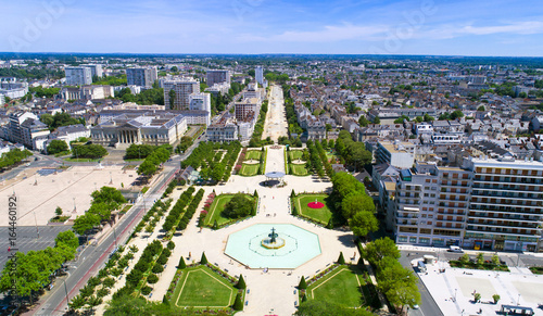 Panorama aérien sur le jardin du Mail, à Angers