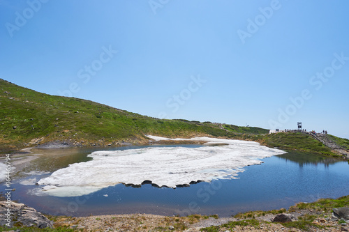 残雪の大雪山 旭岳 姿見の池