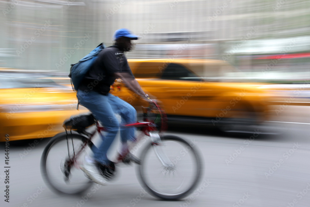 Fototapeta premium Shipping with bicycle in the city delivery