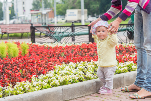 Baby first steps with mom