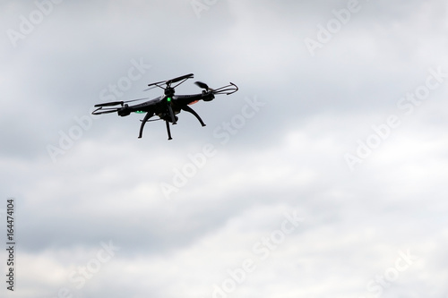 Fototapeta Naklejka Na Ścianę i Meble -  Drohne im Flug