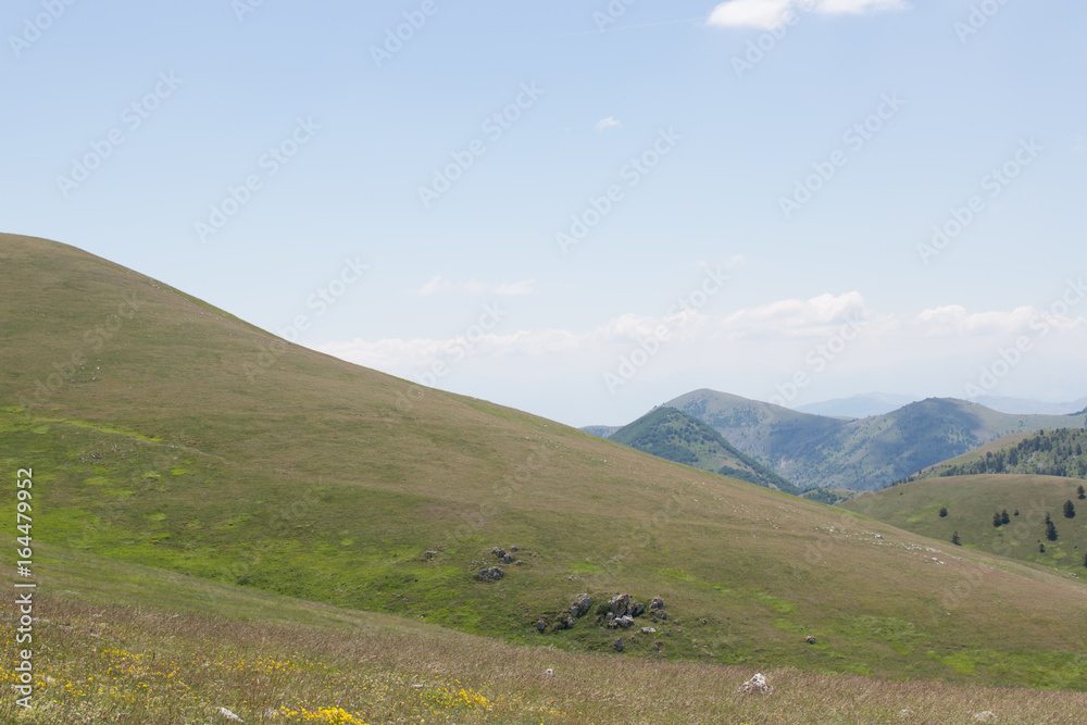 Panorama, Parco Nazionale Gran Sasso e Monti della Laga, inizio dell'estate 