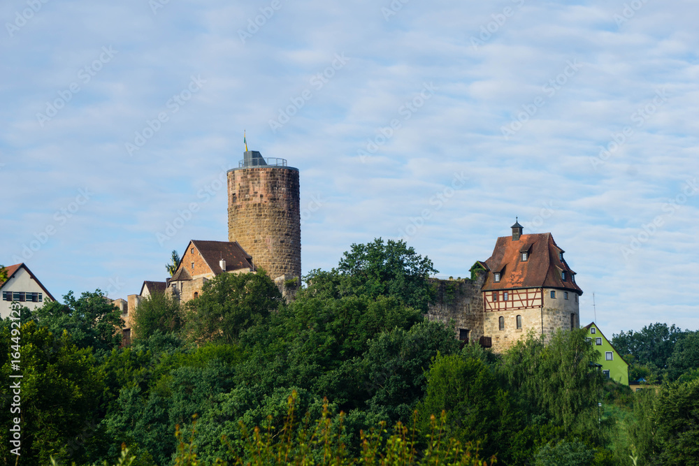 Burg Thann in Burgthann in Bayern bei blauen Himmel