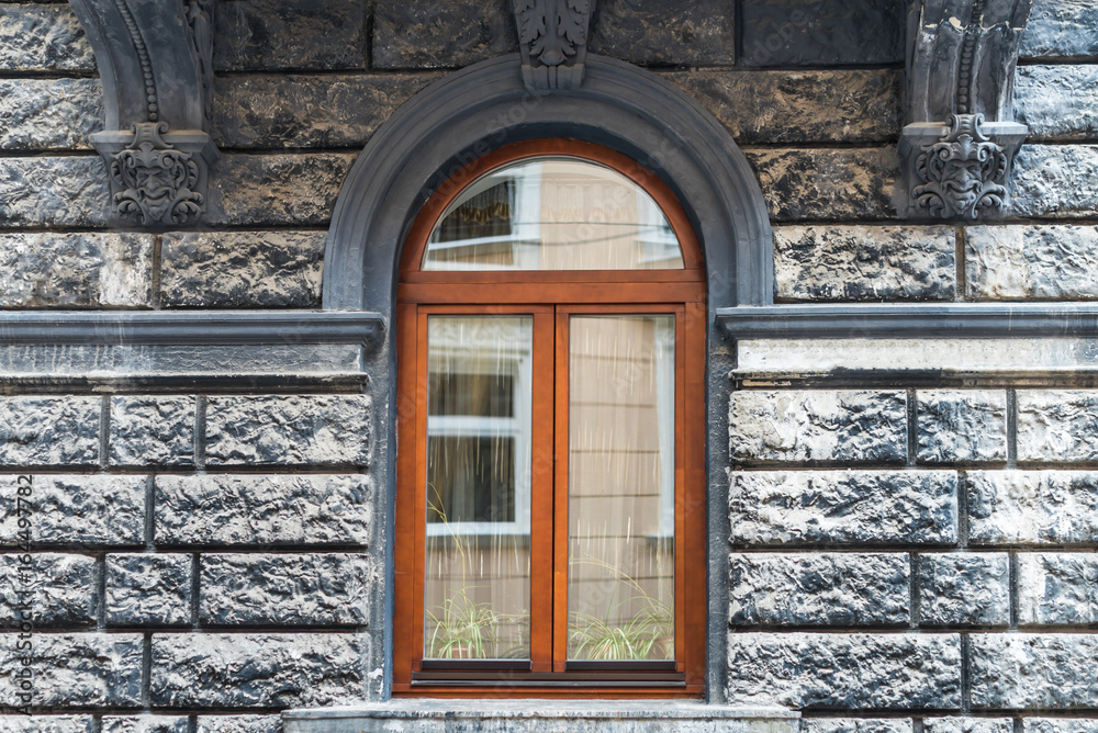 Obraz premium Old window on ancient wall