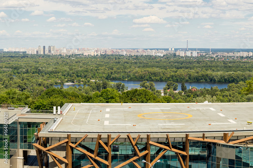 Εκτύπωση καμβά View of helipad on a rooftop of a building in a city park with panoramic metropo