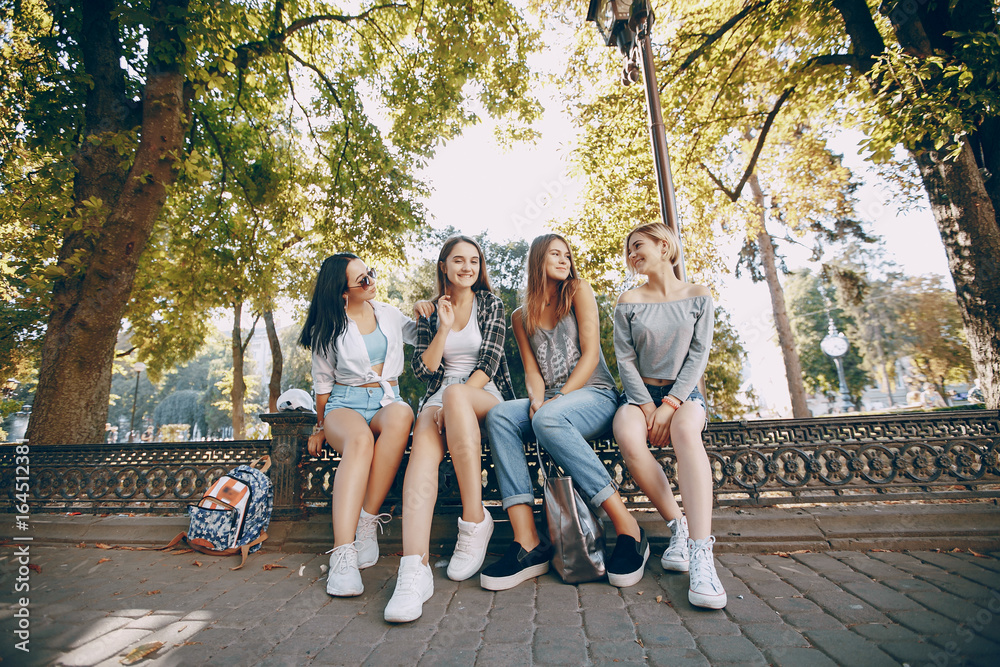 Obraz premium girls in the city