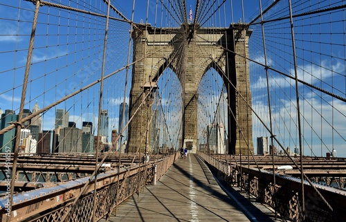 The Brooklyn Bridge, which links Brooklyn to Manhattan © michaelfitz
