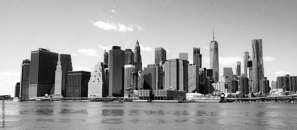 Fototapeta Typowa panoramę Manhattanu w Nowym Jorku - widok z rzeki Hudson