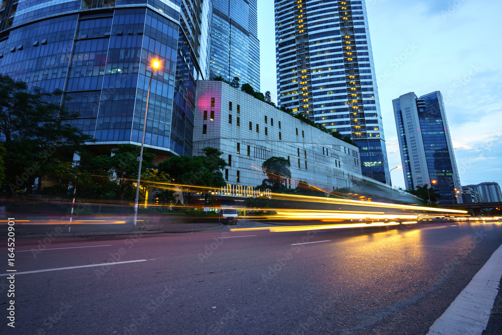 Obraz premium Night scene of modern city with light trails.