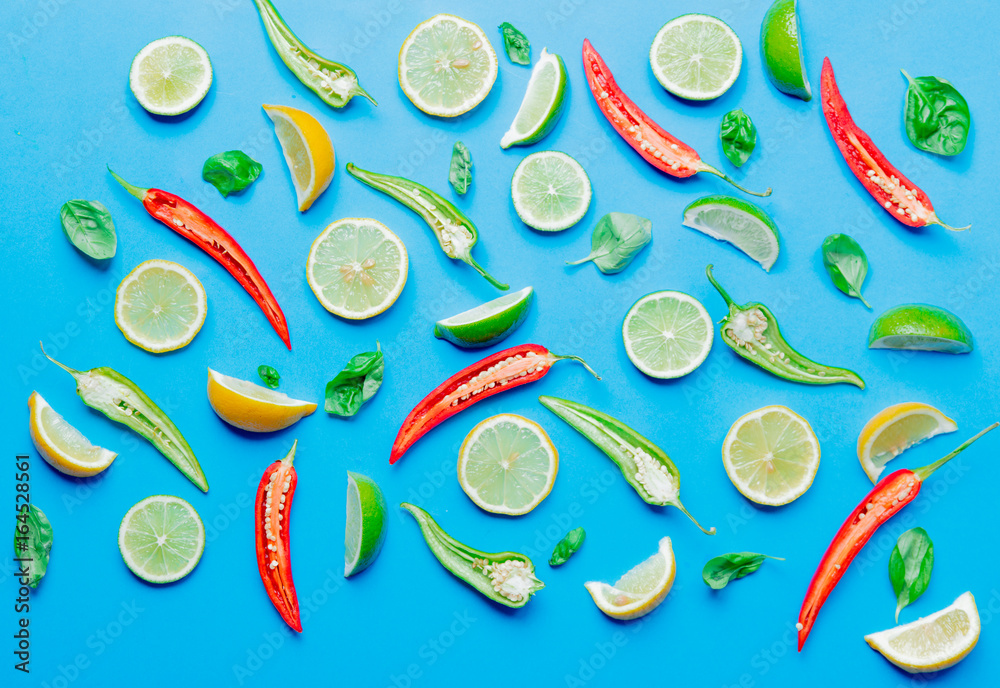 Obraz premium Above view at Chili pepper and cytrus