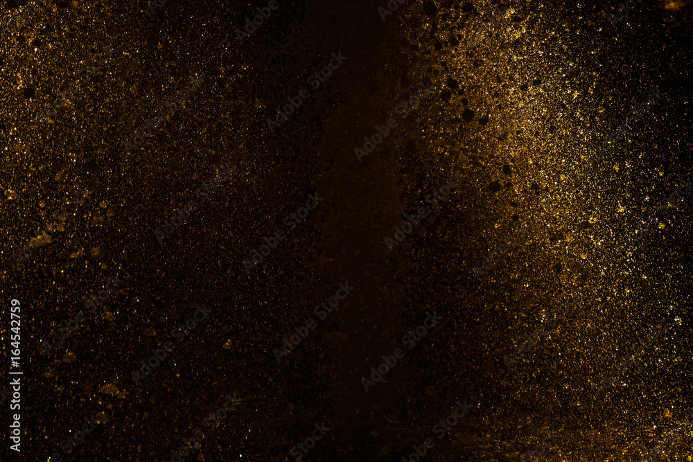 Fototapeta premium splashing water reflect light in gold