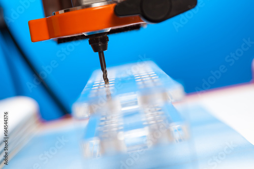Schilderij op canvas The milling machine processes the plastic blank